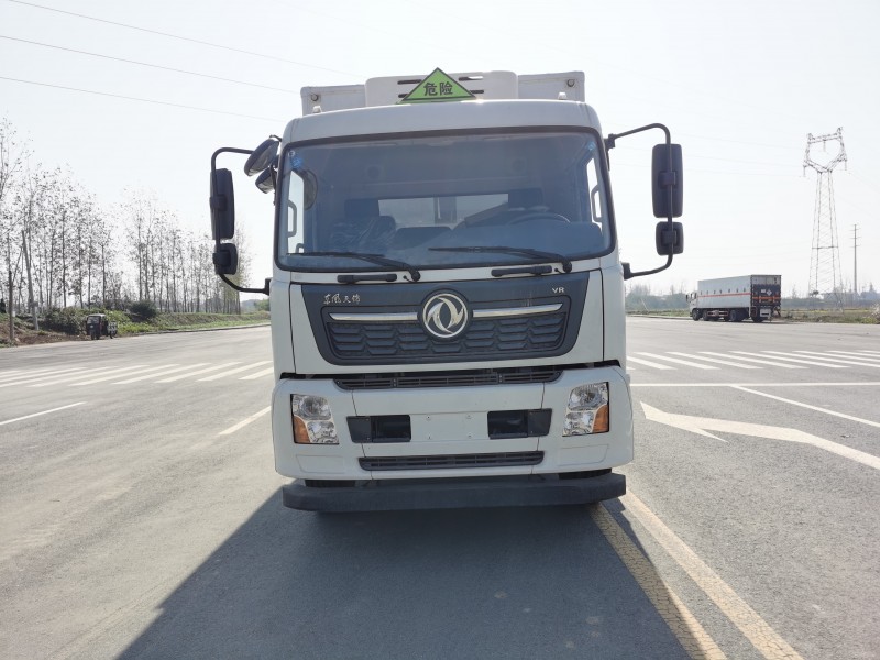 東風天錦國六6米8醫(yī)療廢