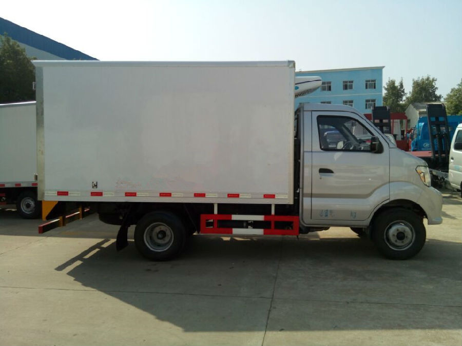 小型冷藏車