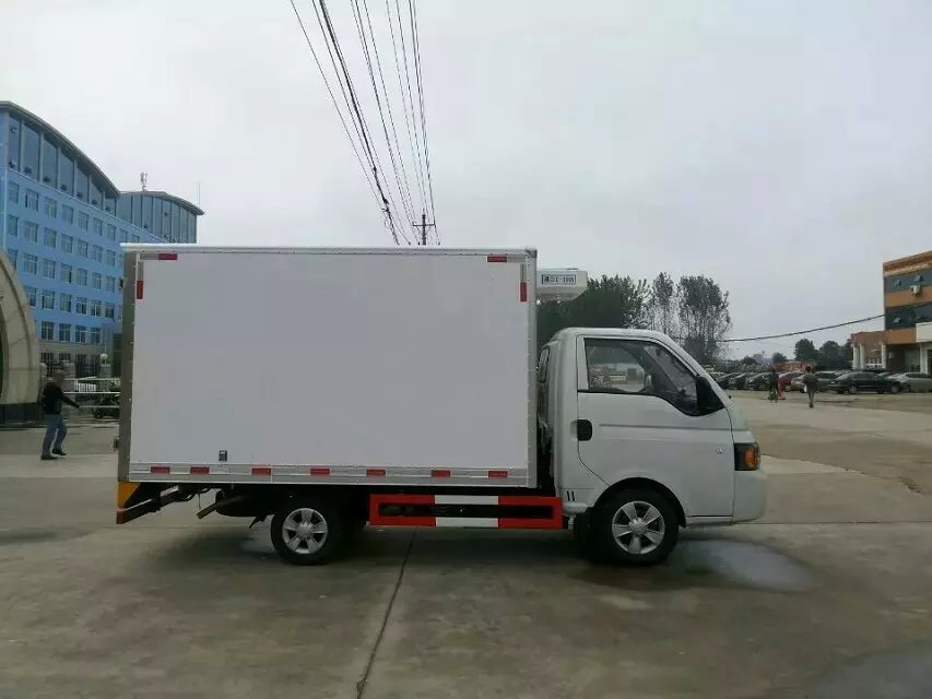 小型冷藏車