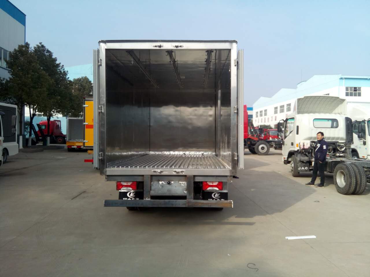 依維柯肉鉤冷藏車