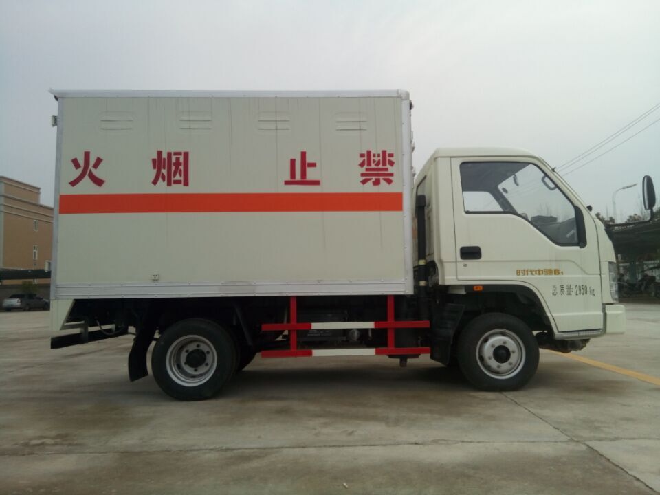 易燃液體運(yùn)輸車