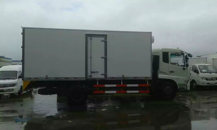 東風(fēng)天錦6米1冷藏車