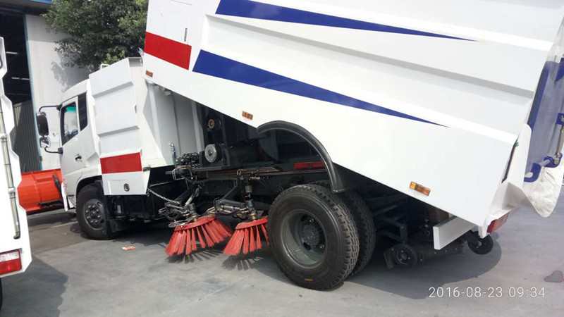 東風(fēng)天錦洗掃車(chē)