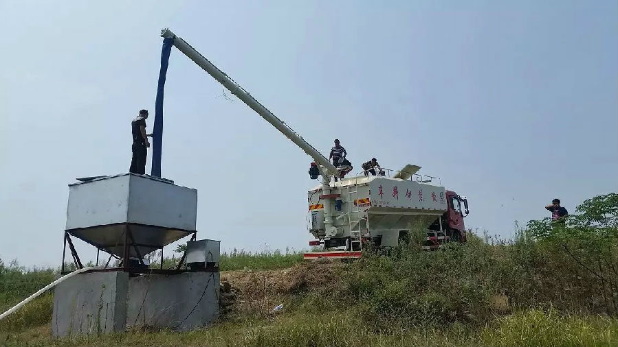 天錦飼料車