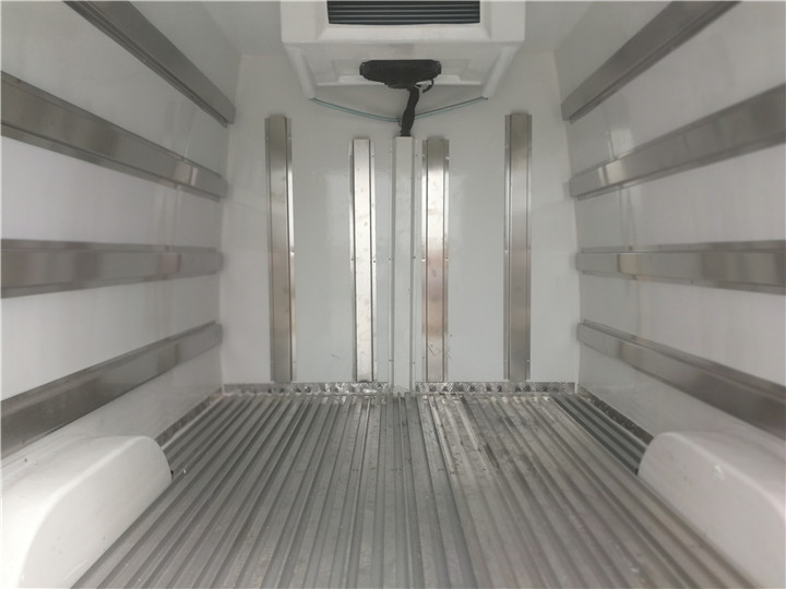 依維柯國五藥品面包冷藏車