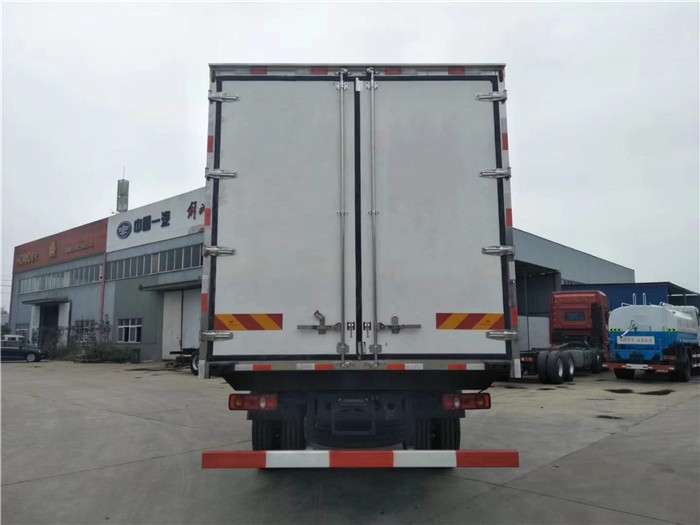 東風(fēng)天錦國(guó)五6米1冷藏車 (5).jpg