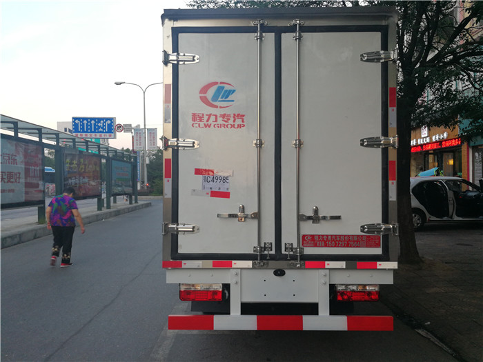 東風(fēng)途逸3米5冷藏車