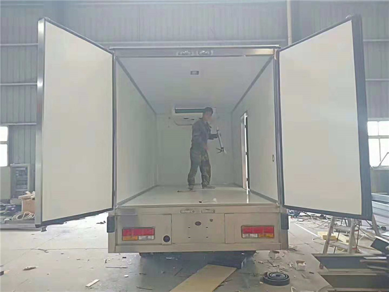 大運(yùn)純電動(dòng)4米2冷藏車 (10).jpg
