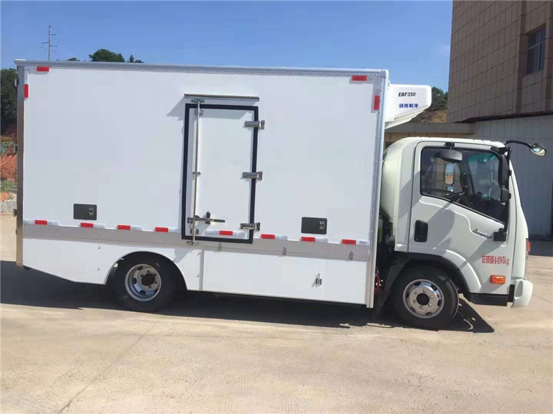 大運(yùn)純電動(dòng)4米2冷藏車 (1).jpg