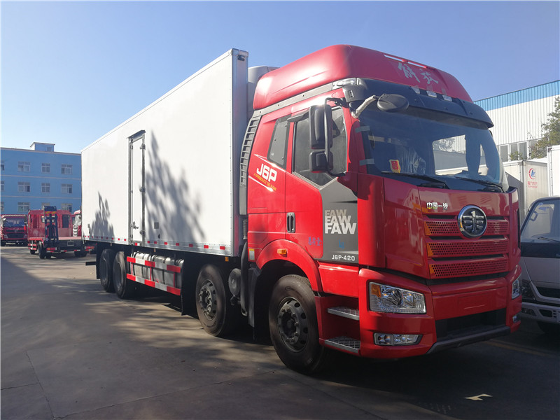 解放9米6冷藏車