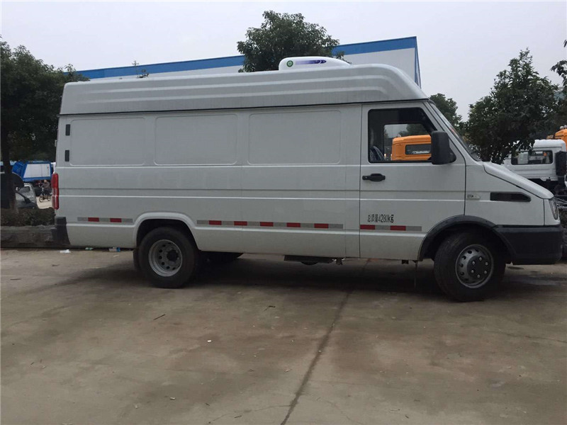 依維柯肉鉤面包冷藏車