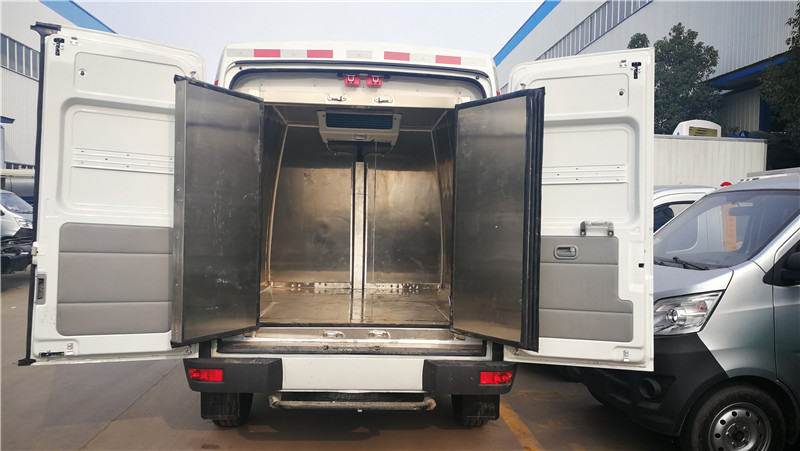 依維柯面包冷藏車