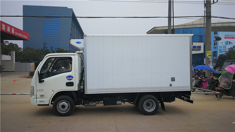 躍進3米3柴油冷藏車
