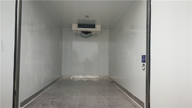 躍進3米3柴油冷藏車