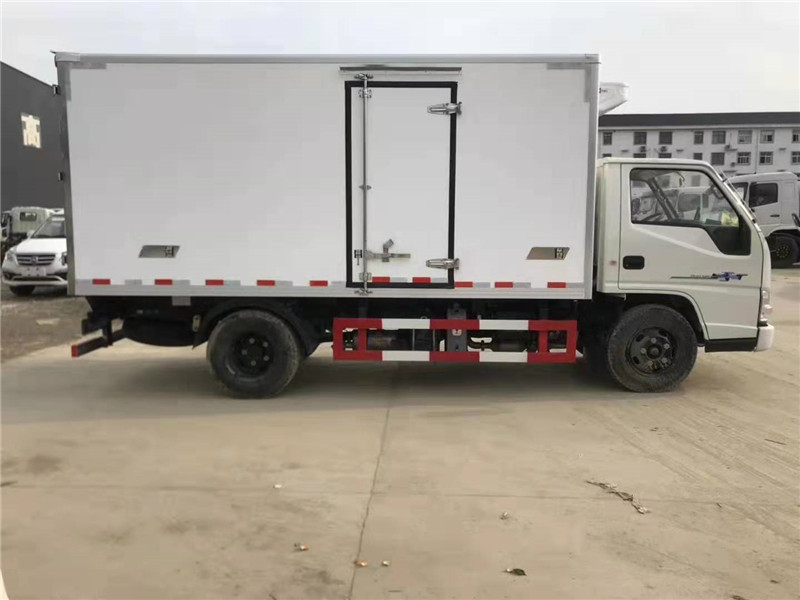 江鈴小龍蝦運(yùn)輸冷藏車 (7).jpg