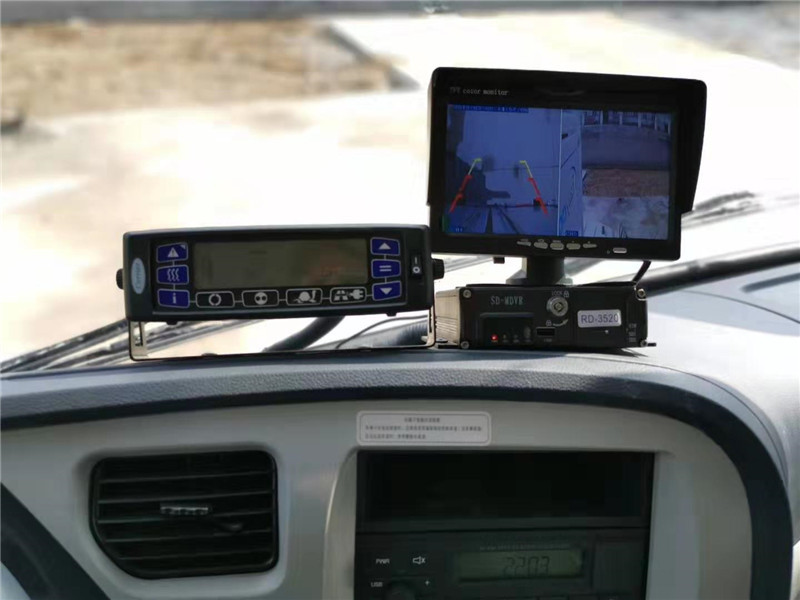 東風(fēng)天錦8米6冷藏車 (2).jpg