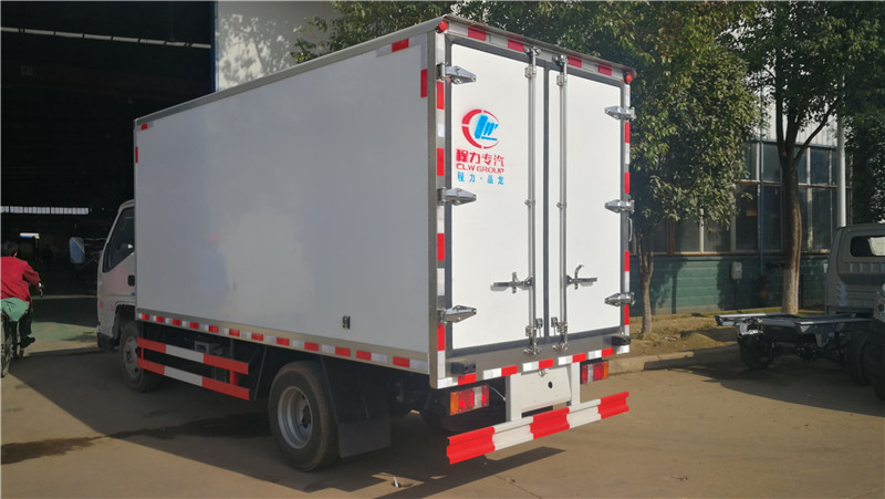 江鈴國六4米2冷藏車