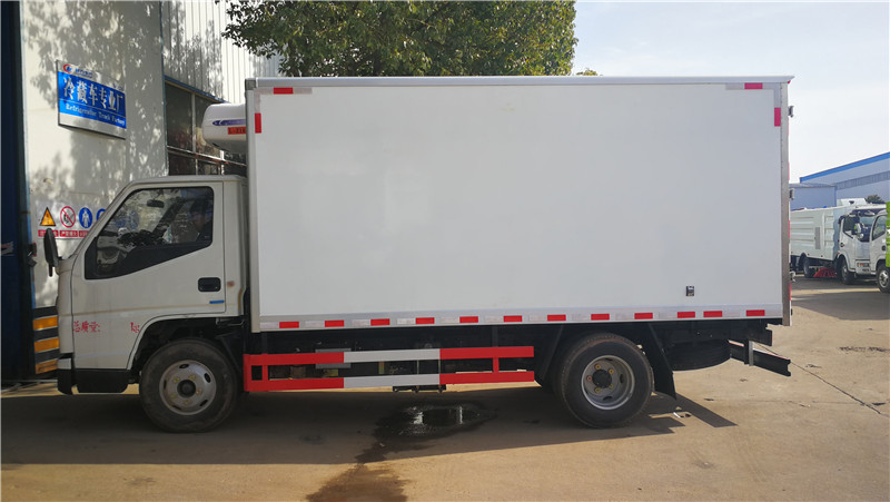 江鈴國六4米2冷藏車