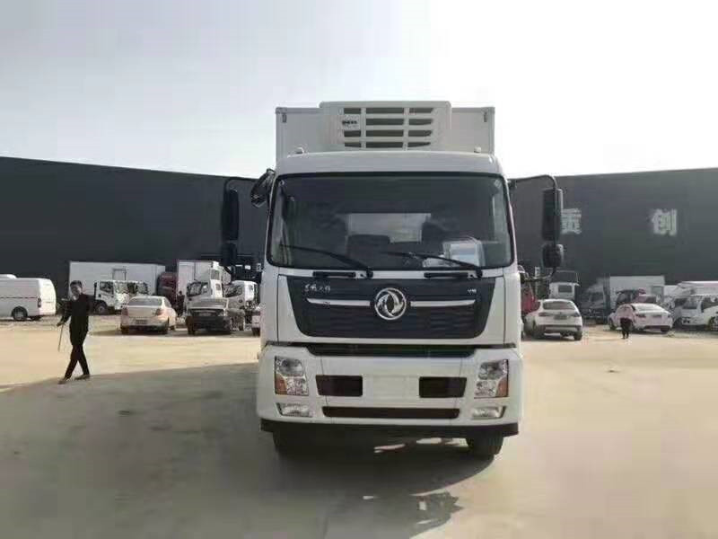 東風(fēng)天錦7米8冷藏車