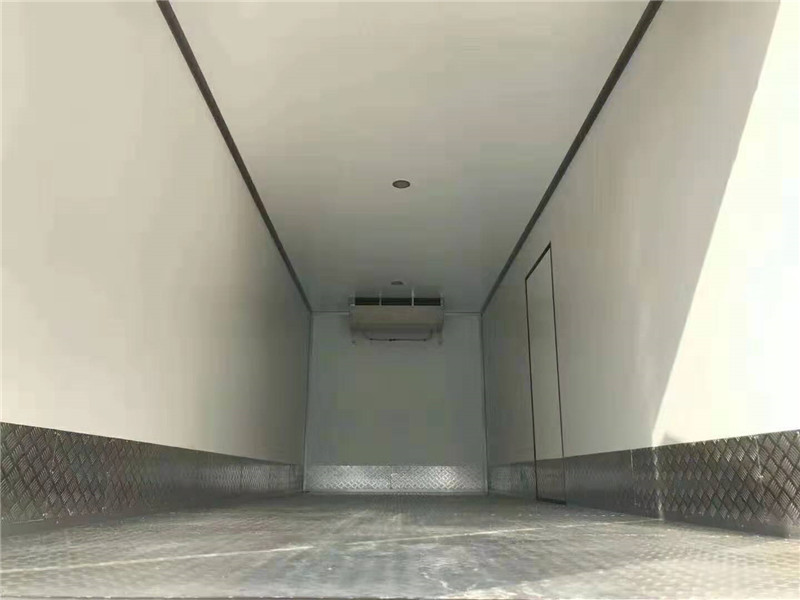 東風(fēng)天錦7米8冷藏車 (2).jpg