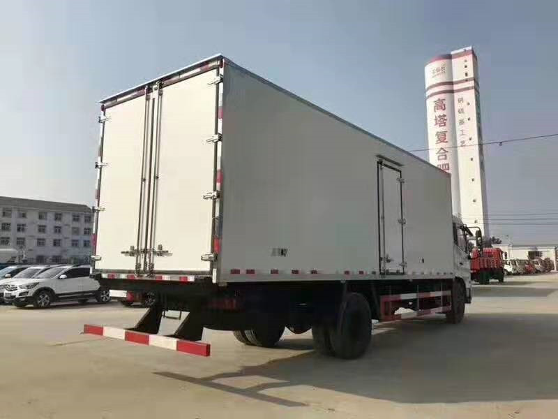 東風(fēng)天錦7米8冷藏車 (7).jpg