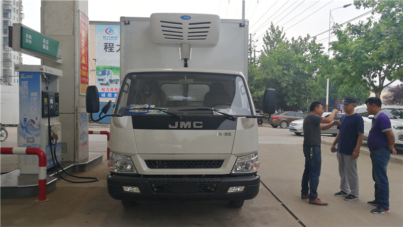 江鈴順達(dá)肉鉤冷藏車(chē) (3).jpg