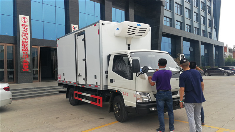 江鈴順達(dá)肉鉤冷藏車(chē) (1).jpg
