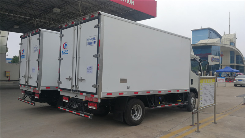 福田康瑞4米2冷藏車 (9).jpg