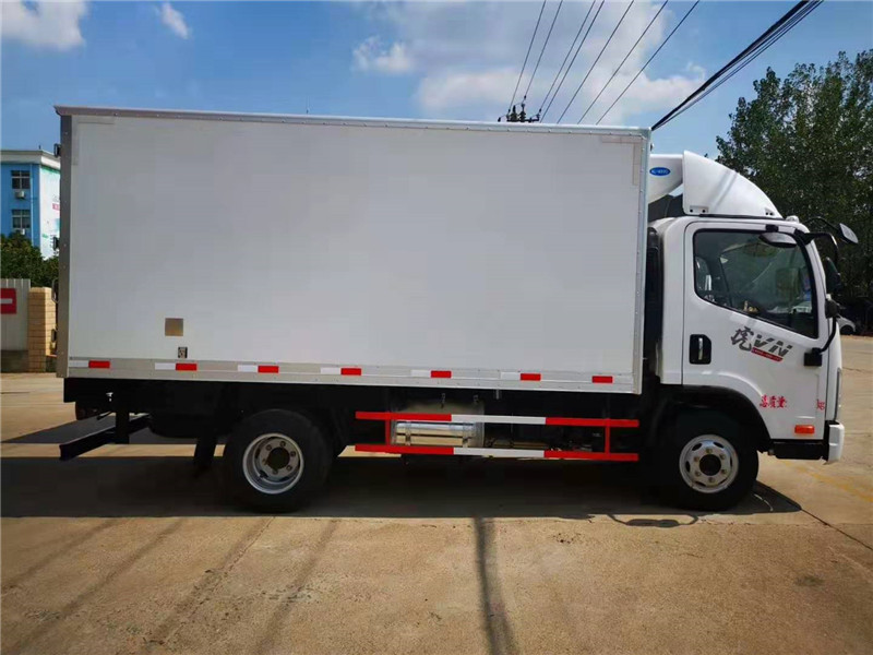 解放虎V國六4米2冷藏車