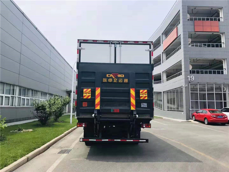 重汽豪沃6米8冷藏車 (6).jpg