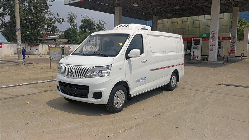 長安國六面包冷藏車