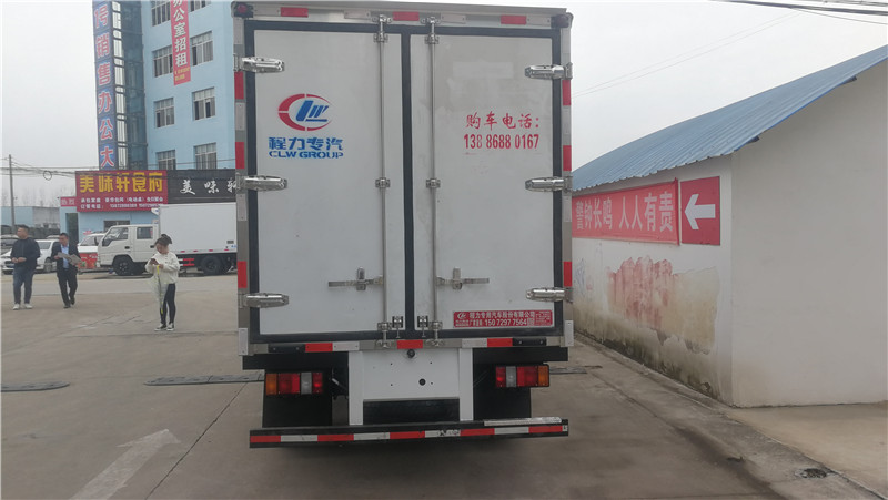 江鈴雙排國(guó)六3米2冷藏車 (7).jpg