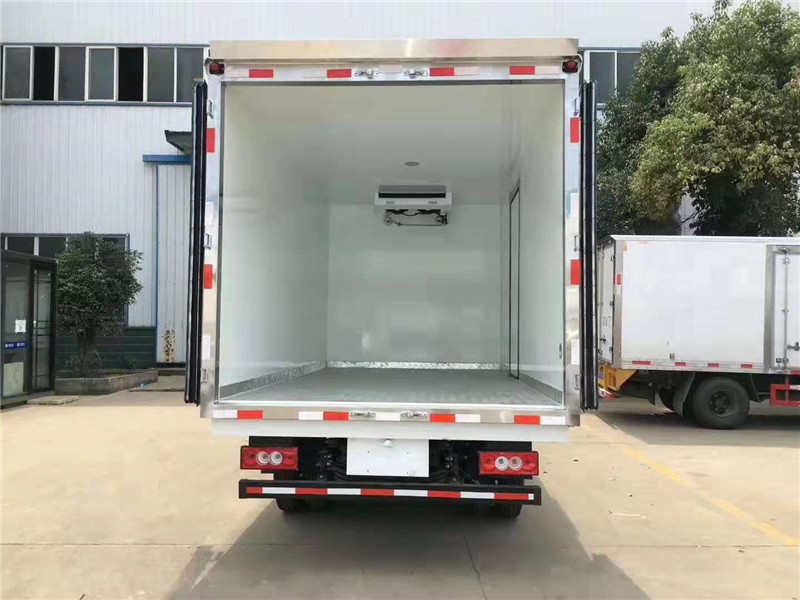 歐馬可國六4米2冷藏車 (3).jpg