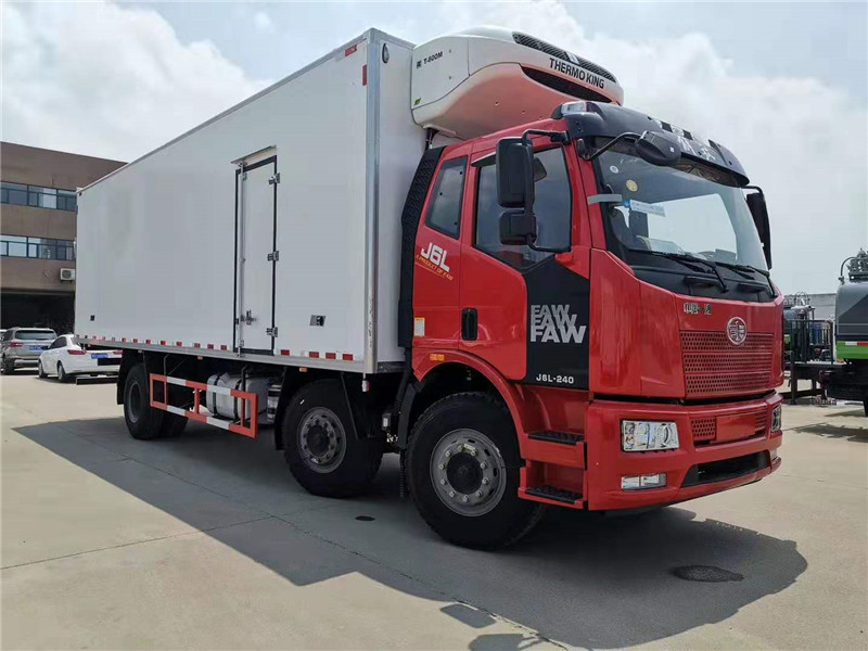 解放J6L前四后四8米6冷藏車