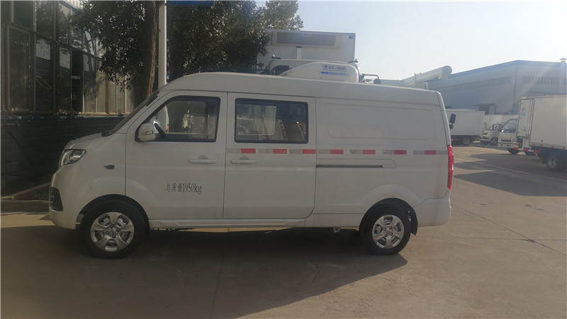 金杯雙排面包冷藏車