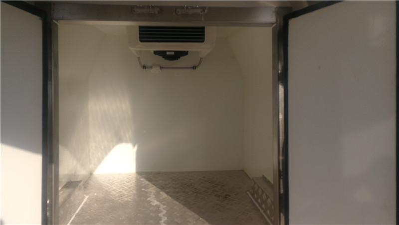 金杯雙排面包冷藏車