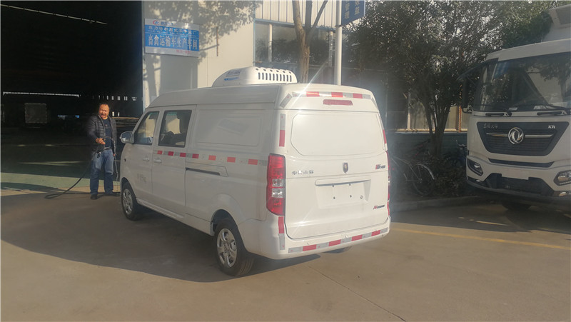 金杯雙排面包冷藏車