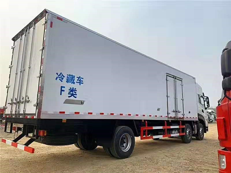 東風(fēng)天龍國六9米6冷藏車