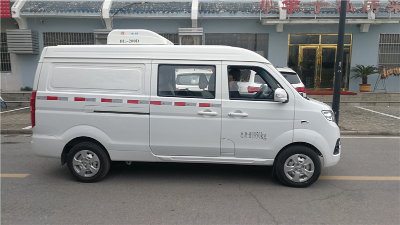 金杯雙排藥品面包冷藏車