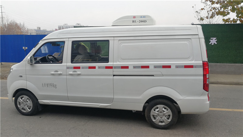 金杯雙排藥品面包冷藏車