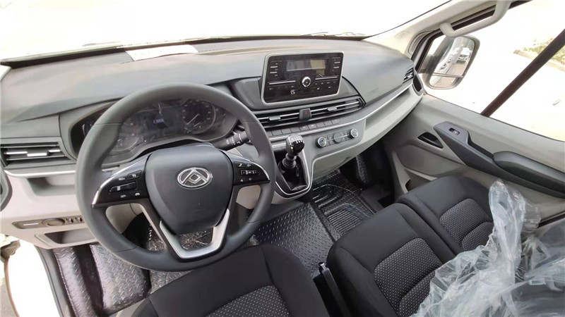 上汽大通國六面包冷藏車 (10).jpg