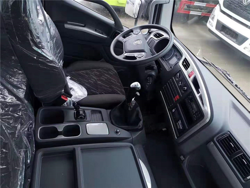 福田奧鈴大黃蜂6米8冷藏車