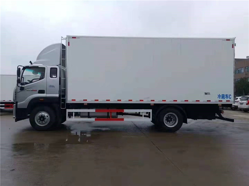 福田奧鈴大黃蜂6米8冷藏車