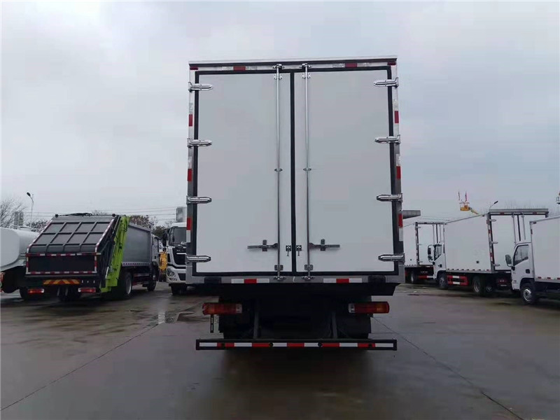 奧鈴大黃蜂6米8冷藏車